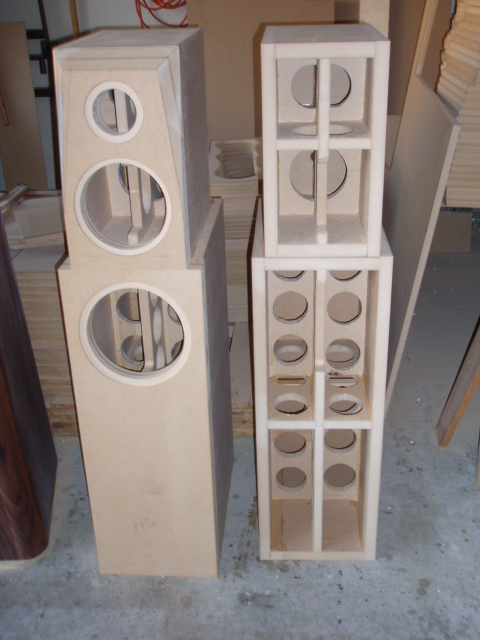 cabinet construction - Here's the eVe II construction, you can see the bracing and the two inch thick baffle.